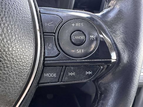 Used 2022 Toyota Corolla Cross LE w/ Moonroof Package AWD/4WD image 17