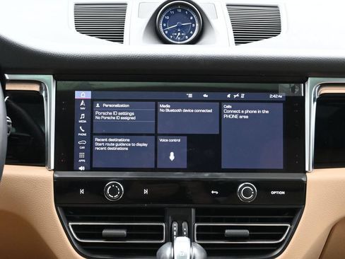 Certified 2023 Porsche Macan AWD/4WD image 21