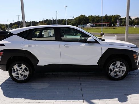 Used 2024 Hyundai Kona SE image 6