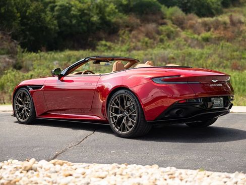 Used 2025 Aston Martin DB12 Convertible RWD image 4