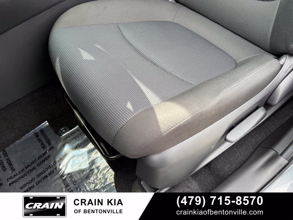 Used 2025 Toyota RAV4 LE AWD/4WD image 24