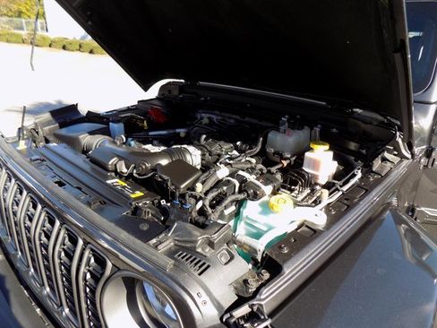 Certified 2024 Jeep Gladiator Sport image 31