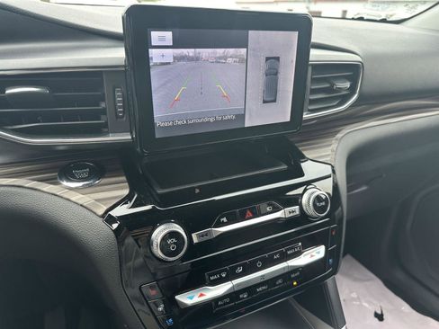 Used 2022 Ford Explorer Limited w/ Equipment Group 301A image 11