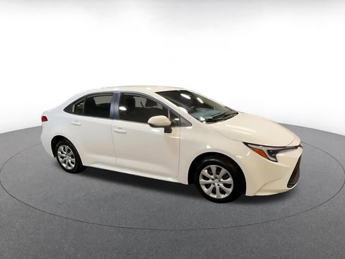 Used 2025 Toyota Corolla LE image 2