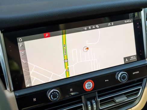 Certified 2026 Porsche Macan image 25