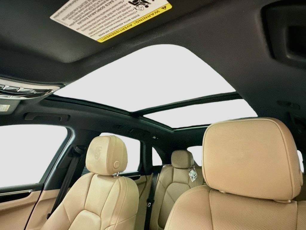 Certified 2025 Porsche Macan AWD/4WD image 22