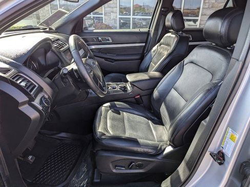 Used 2016 Ford Explorer XLT w/ Equipment Group 202A AWD/4WD image 10