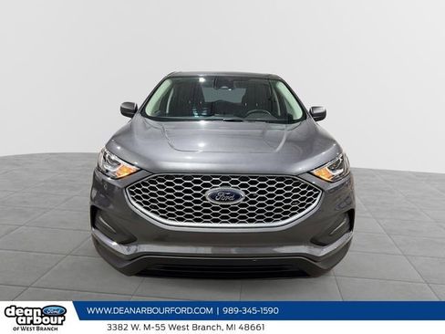 Used 2024 Ford Edge SE image 2