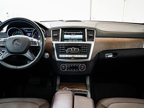 Used 2016 Mercedes-Benz GL 450 4MATIC image 30