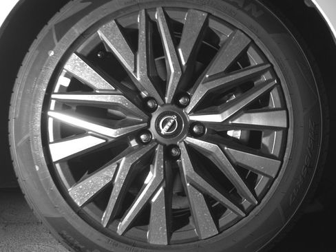 Used 2025 Nissan Altima 2.5 SV FWD image 13