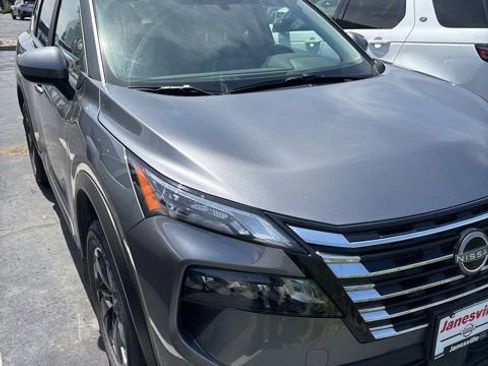 Certified 2025 Nissan Rogue SV AWD/4WD image 2