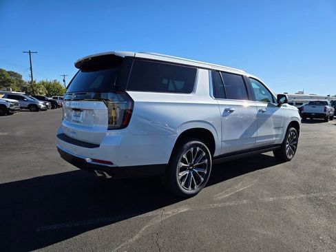 New 2025 Chevrolet Suburban High Country image 4