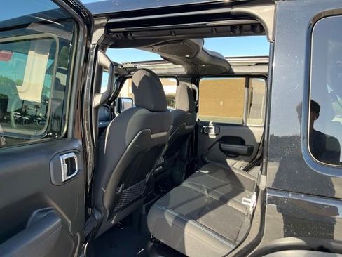 Used 2025 Jeep Wrangler Unlimited Rubicon 4xe w/ Convenience Group AWD/4WD image 23