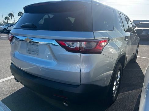 Used 2021 Chevrolet Traverse LS FWD image 4
