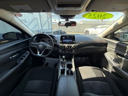 Used 2025 Nissan Sentra SR w/ Midnight Edition FWD image 15