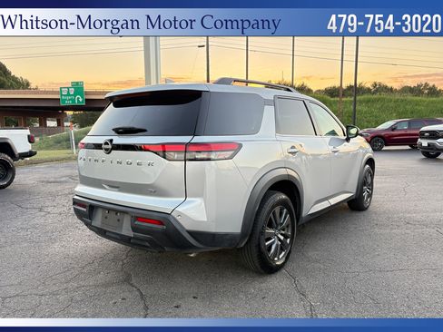 Used 2022 Nissan Pathfinder SV image 5