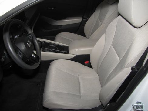 Certified 2023 Honda Accord EX image 9