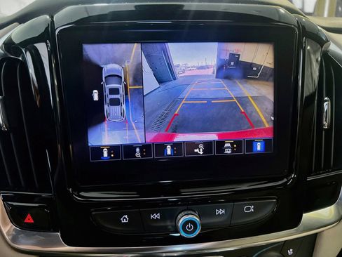 Used 2022 Chevrolet Traverse Premier AWD/4WD image 14