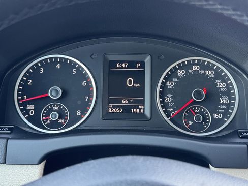 Used 2017 Volkswagen Tiguan S image 35