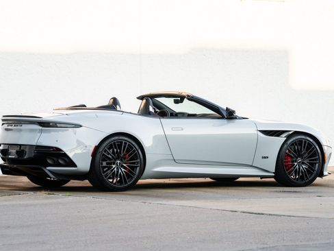 Used 2023 Aston Martin DBS Volante image 14