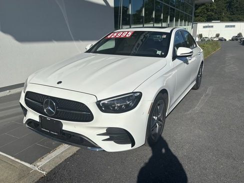 Used 2022 Mercedes-Benz E 350 4MATIC Sedan image 3