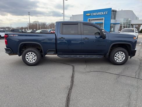 Used 2022 Chevrolet Silverado 2500 Custom w/ Custom Value Package image 8