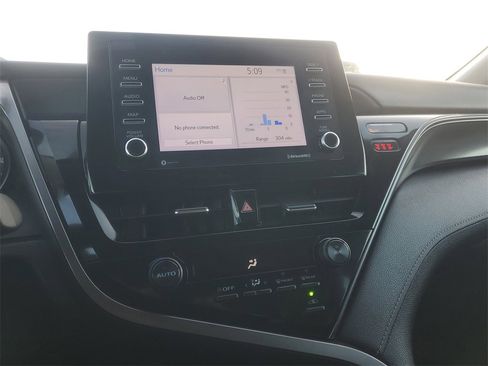 Certified 2021 Toyota Camry SE image 24