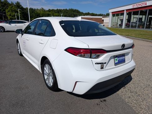Used 2026 Toyota Corolla LE w/ LE Premium Package FWD image 3