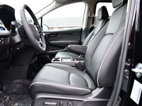 New 2026 Honda Odyssey Touring image 13