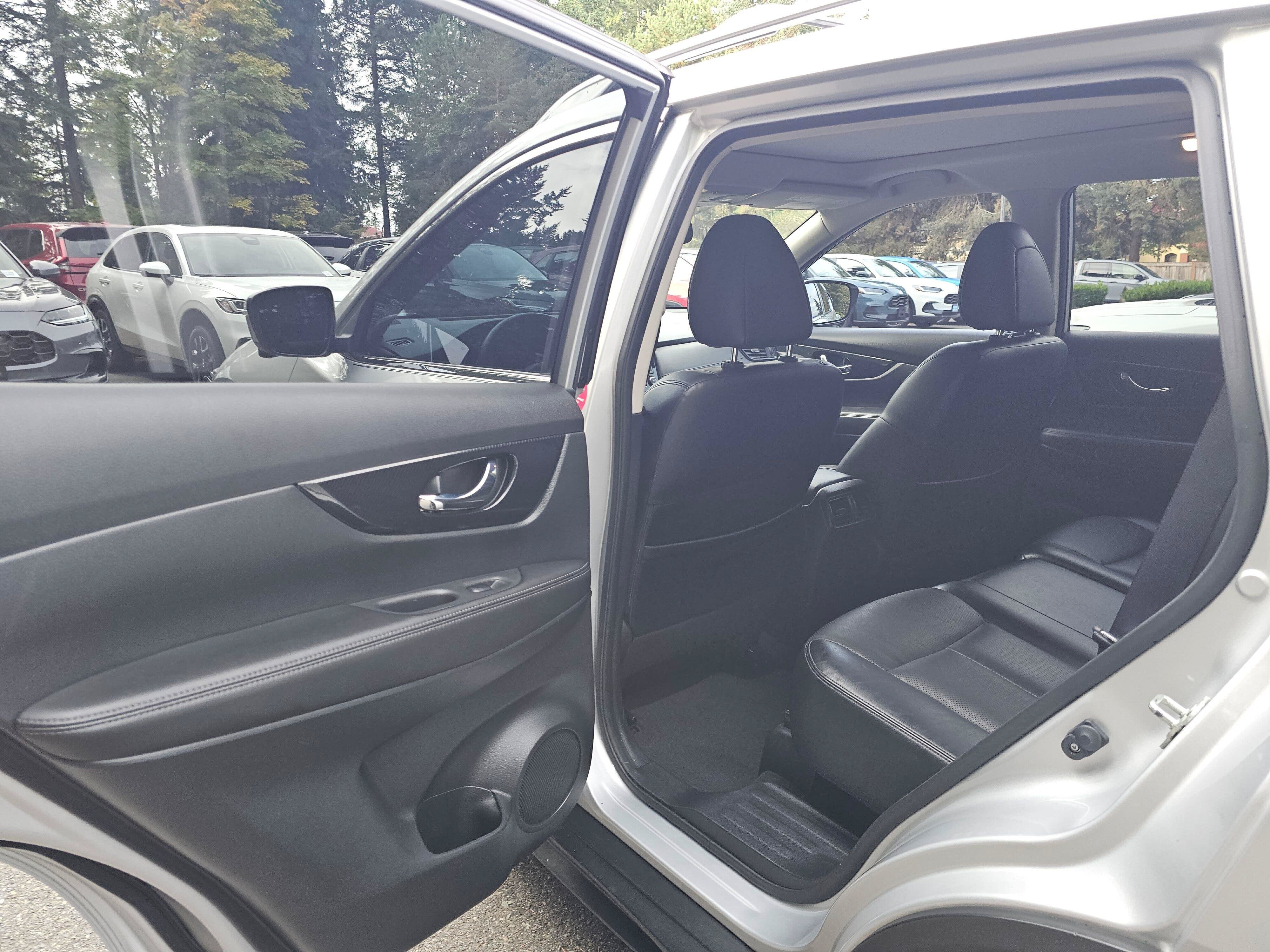 Used 2018 Nissan Rogue SL w/ Premium Package AWD/4WD image 19