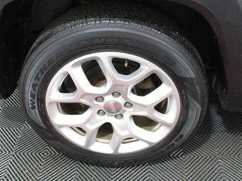 Used 2018 Jeep Renegade Latitude FWD image 36