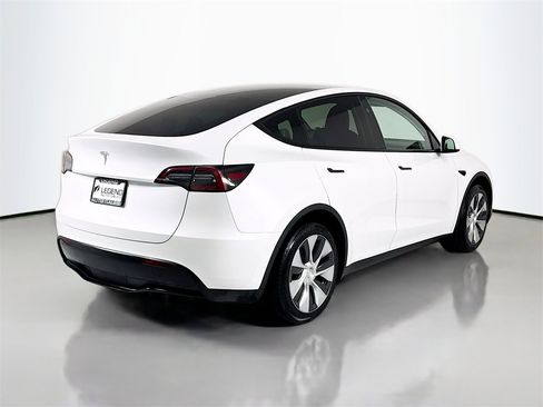 Used 2023 Tesla Model Y 2WD image 5