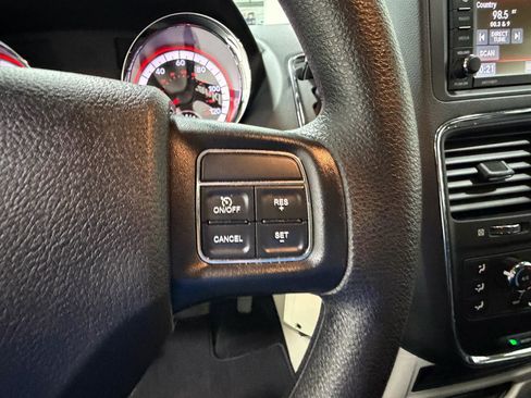 Used 2019 Dodge Grand Caravan SE FWD image 37