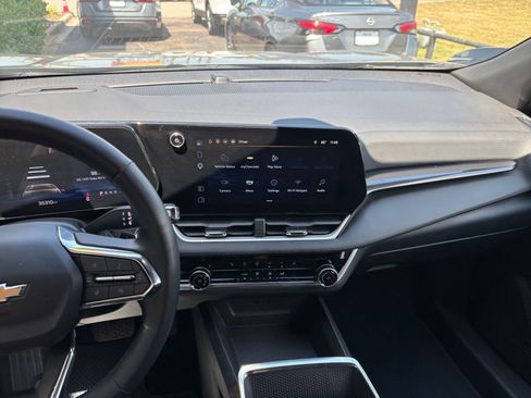 Used 2025 Chevrolet Equinox LT FWD image 17