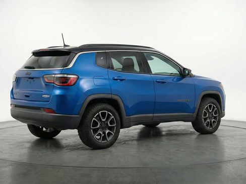 Used 2025 Jeep Compass Trailhawk image 9