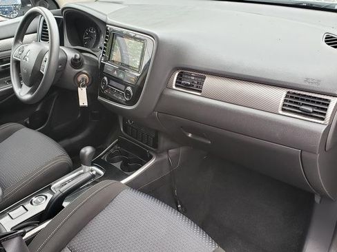 Used 2018 Mitsubishi Outlander ES AWD/4WD image 19