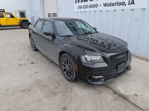 Used 2022 Chrysler 300 Touring L image 6