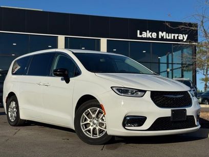 Used 2024 Chrysler Pacifica Touring-L