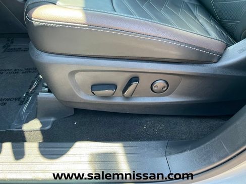 Used 2025 Nissan Pathfinder Platinum w/ Cargo Package AWD/4WD image 16