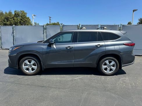 Used 2020 Toyota Highlander L AWD/4WD image 2