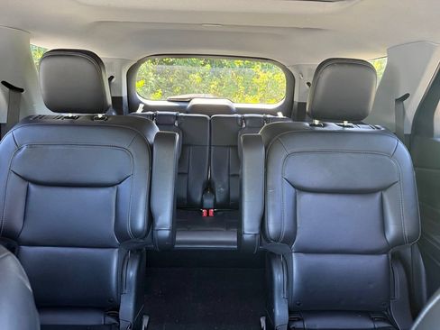 Used 2024 Ford Explorer XLT w/ Equipment Group 202A AWD/4WD image 29
