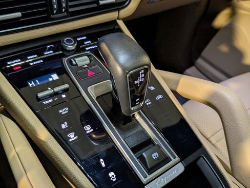 Certified 2023 Porsche Cayenne Coupe image 38