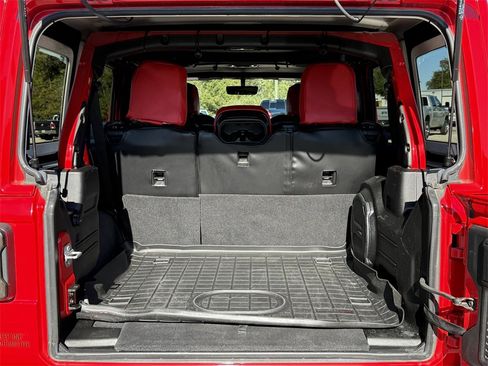 Used 2021 Jeep Wrangler Unlimited Sahara image 32