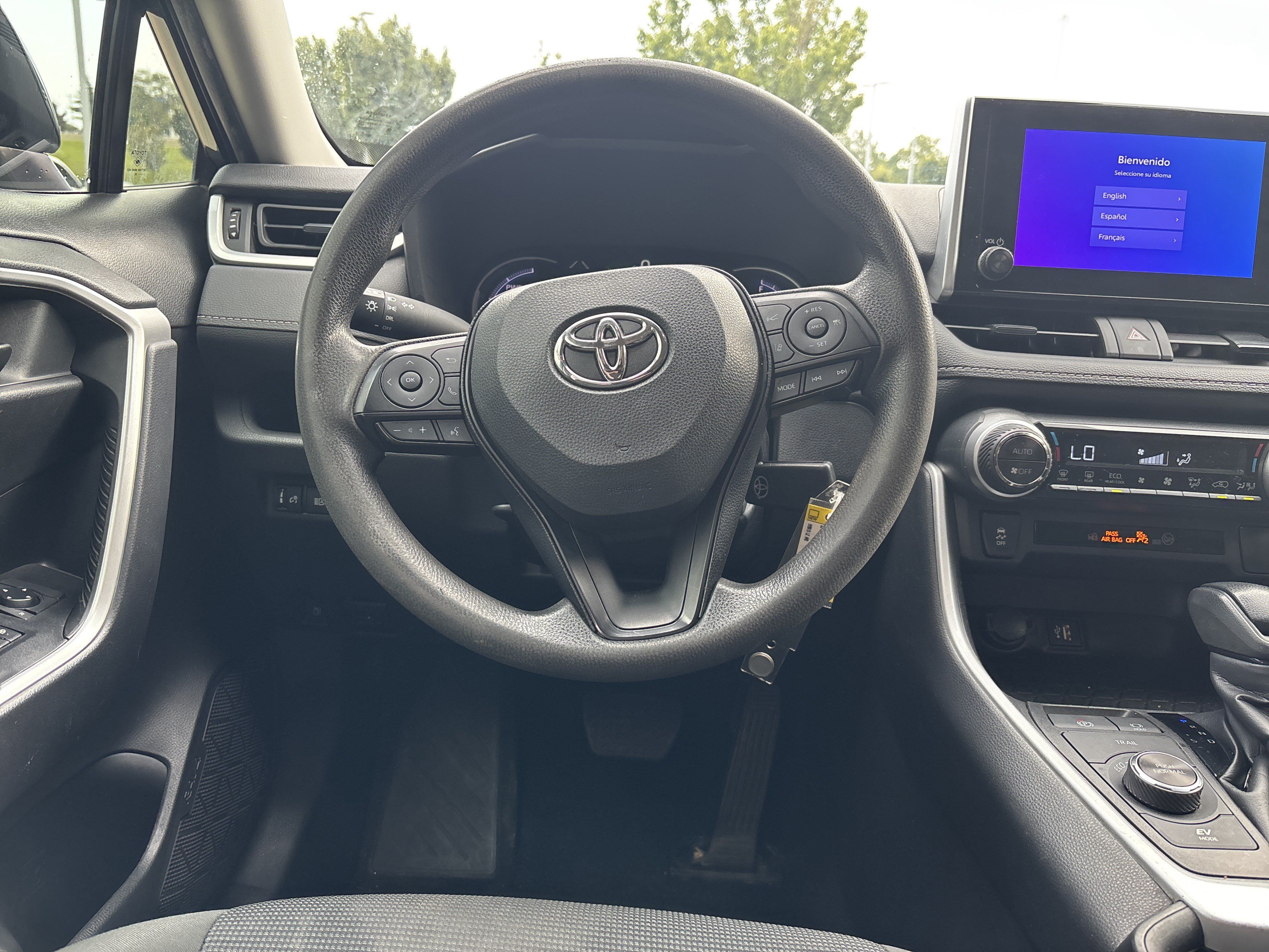 Used 2023 Toyota RAV4 LE AWD/4WD image 16