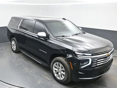 Used 2025 Chevrolet Suburban Premier AWD/4WD image 35