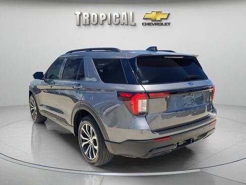 Used 2025 Ford Explorer ST-Line AWD/4WD image 2
