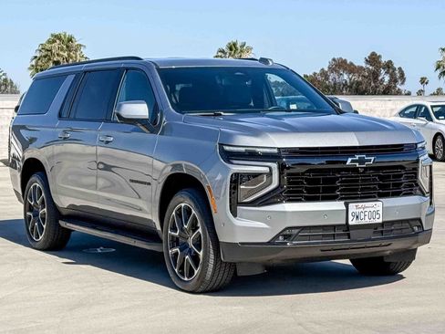 Used 2026 Chevrolet Suburban RST RWD image 5