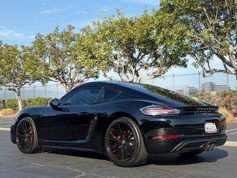 Used 2018 Porsche 718 Cayman S RWD image 7