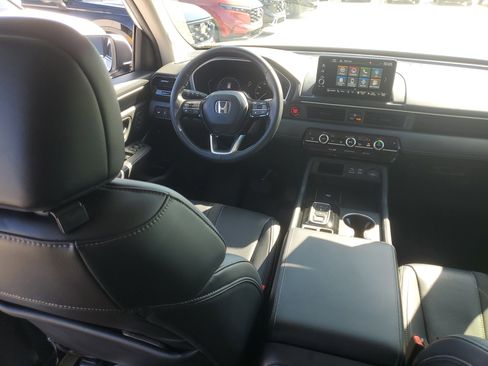 Certified 2025 Honda Pilot Touring image 17