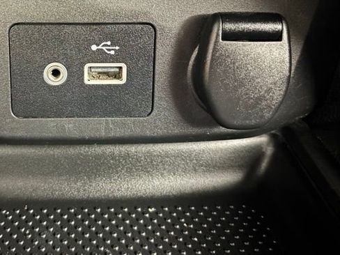 Used 2018 Nissan Rogue SL FWD image 38